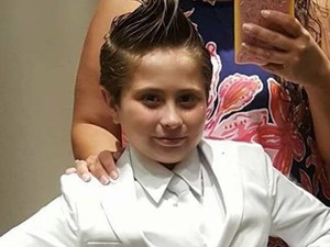 Ennek a 9 éves kislánynak nem engedték, hogy fehér öltönyben menjen a templomba