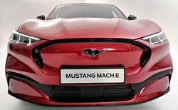 Ford Mustang Mach-E nowym hitem. Ponad 3700 aut zniknęło w cztery dni
