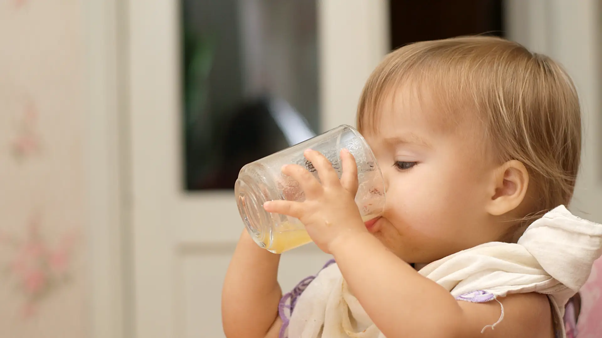 Soki nie dla dzieci, a przynajmniej nie tych najmłodszych - są nowe zalecenia pediatrów