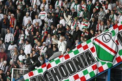 Kibice Legii Warszawa dyskryminują kobiety. Nie chcą ich na meczu z Widzewem Łódź