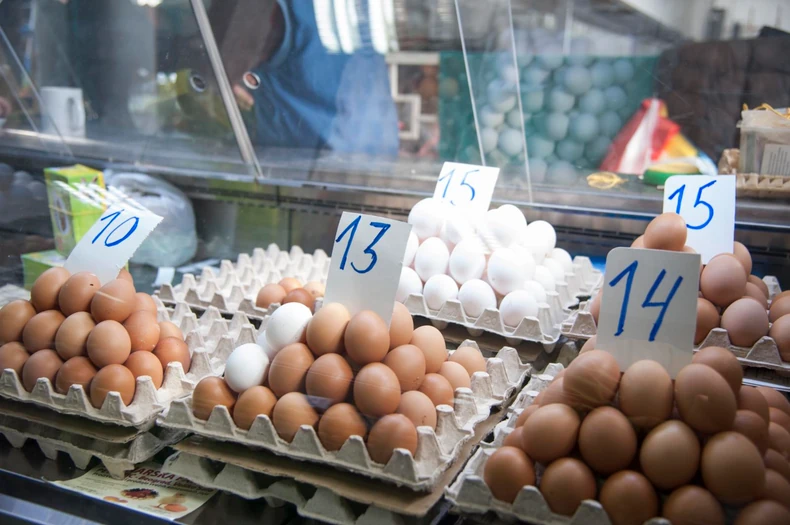 Jaja na tržištu ima dovoljno i nema razloga da za ovaj Uskrs poskupe više od par dinara, poručuju iz Poslovnog udruženja za živinarstvo