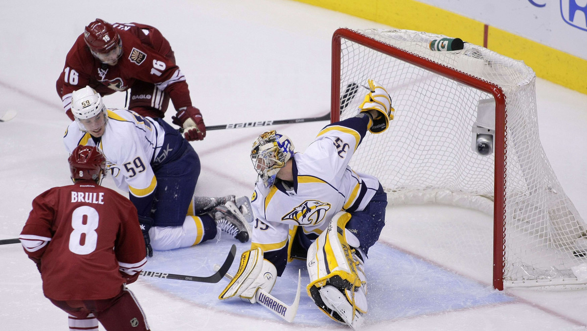 Nashville Predators ograli 3:0 Phoenix Coyotes i jak przypuszczano było to starcie dwóch mocnych defensyw i wspaniałych bramkarzy. Dużo lepiej niż Mike Smith z Phoenix zaprezentował się Pekka Rinne z Nashville notując drugi shutout z rzędu.