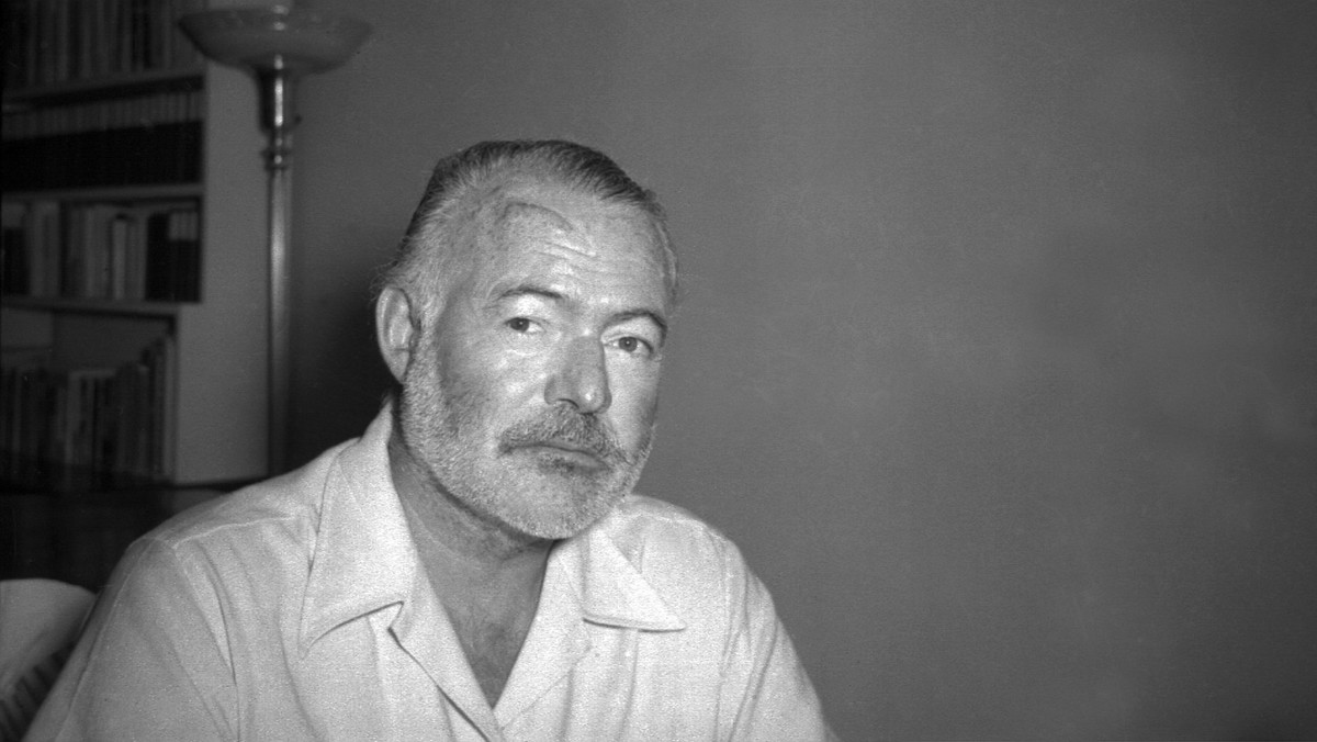 Dwa kolejne nieznane dotąd opowiadania Ernesta Hemingwaya zostaną opublikowane. "The Monument" i "Indian Country and the White Army" znajdą się w nowym wydaniu powieści "Komu bije dzwon" z 1940 roku. W sierpniu tego roku po raz pierwszy w sierpniu tego roku ukazało się w druku opowiadanie "A Room on the Garden Side", które również pojawi się w nowym wydaniu.