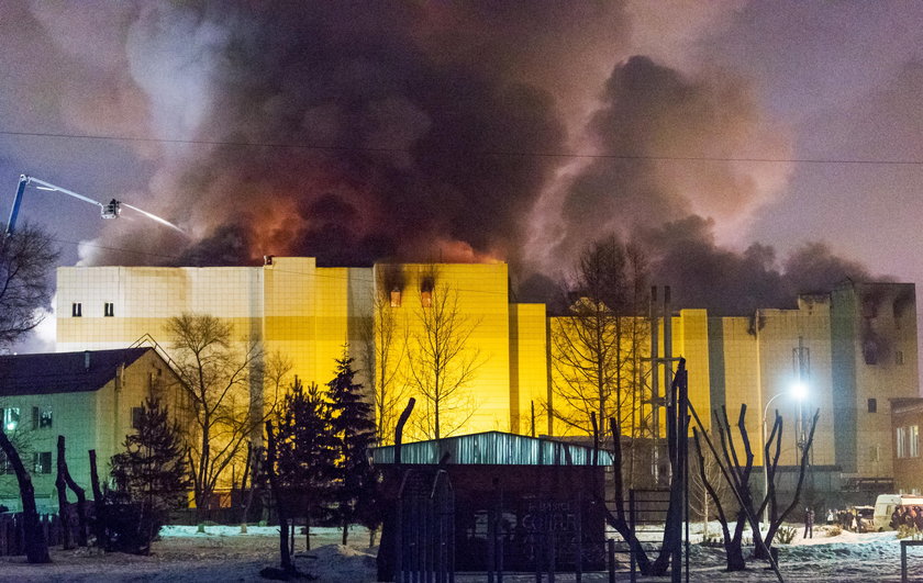 Rosja. W pożarze w centrum handlowym zginęły 64 osoby 