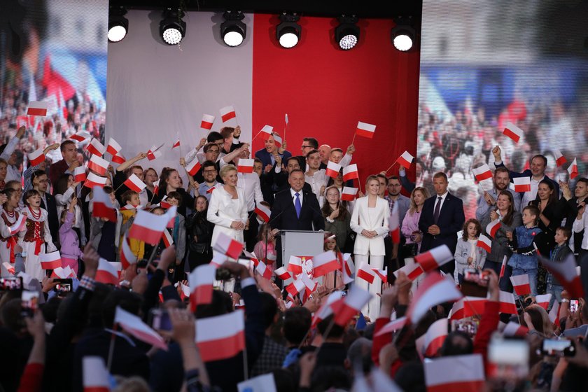 Sztab Andrzeja Dudy świętuje zwycięstwo