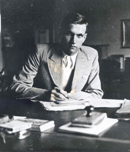 Jan Karski przy biurku, Warszawa, 1935 r.