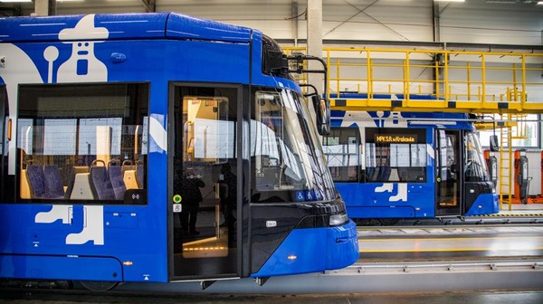 Lajkonik II może przewieźć 238 pasażerów, w tym 75 na miejscach siedzących.