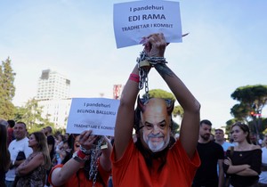 Protest u Tirani, Albanija