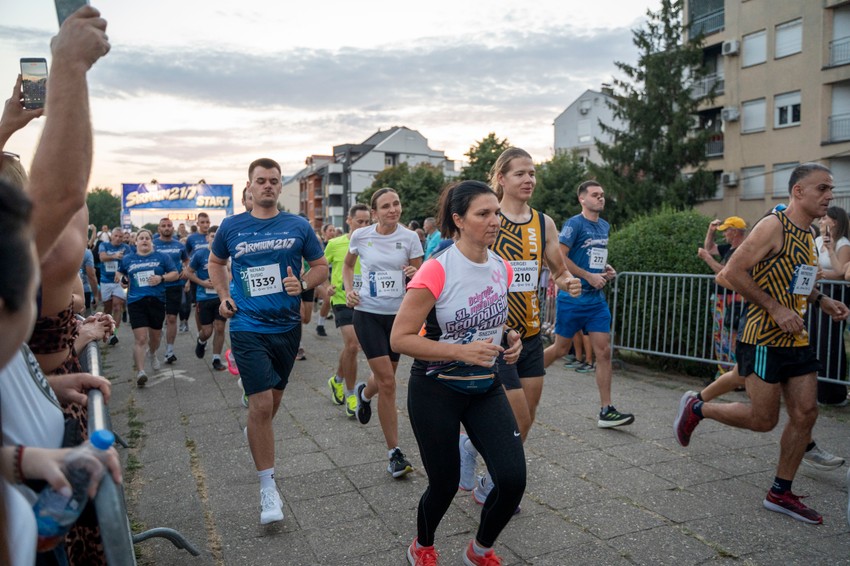 Ova manifestacija spojila je sport, humanost i zajedništvo kroz polumaratonsku trku na 21 kilometar i rekreativnu trku na 7 kilometara