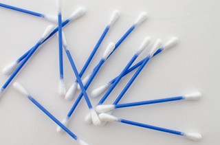 Znikną produkty z tworzyw sztucznych: patyczki higieniczne, sztućce, talerze. Rząd przyjął projekt ustawy