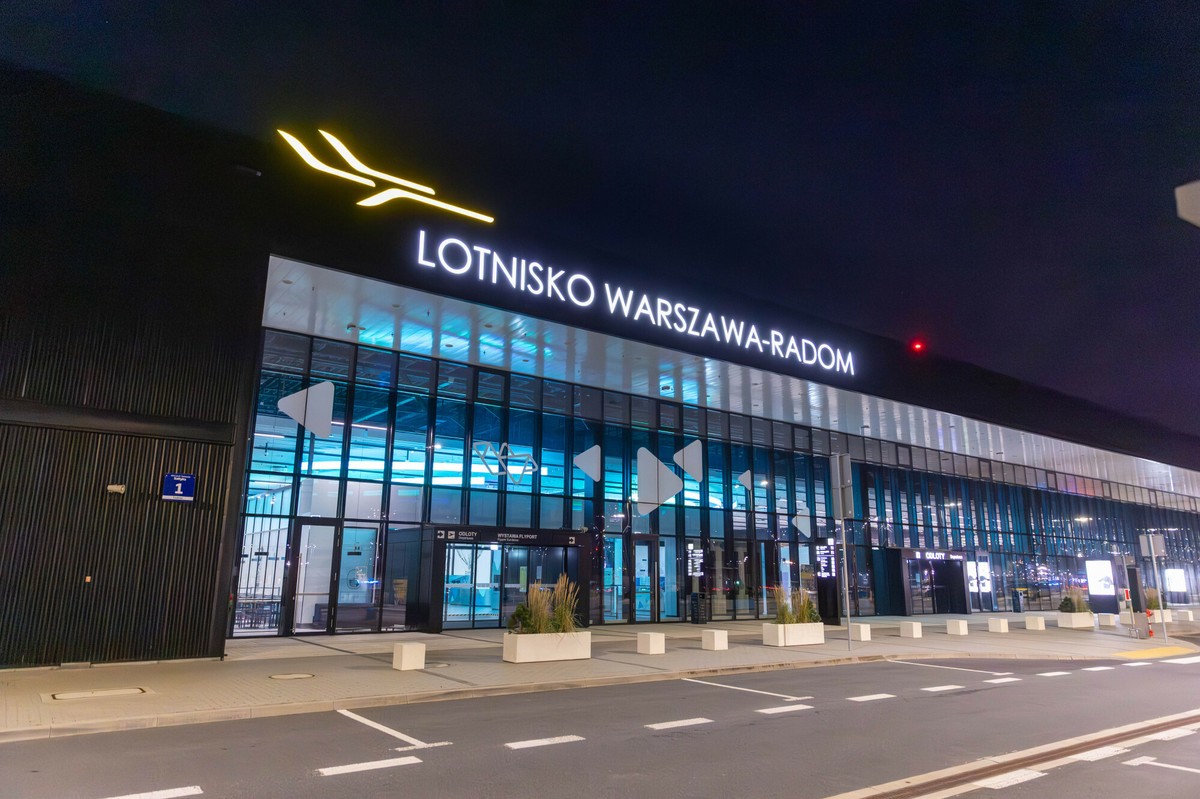 Tylu pasażerów wybiera lotnisko Warszawa-Radom