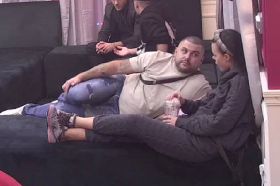 "KUPIĆU TI JA KAD IZAĐEMO IZ RIJALITIJA" Asmin bacio udicu Aniti, OVAKO JE ZAVODI! Evo kako je ona reagovala (VIDEO)