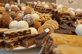 NADALJSKI KOLAČ: Sitni slavki kolač čiji miris vraća u DETINJSTVO, kada smo baki pomagali da pripremi SLAVU