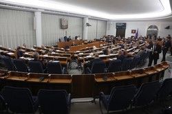 Bon turystyczny. Komisje zaproponowały poprawki do ustawy