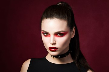 Szemszín-változtató cseppek: veszélyes halloweeni trend terjed a TikTokon