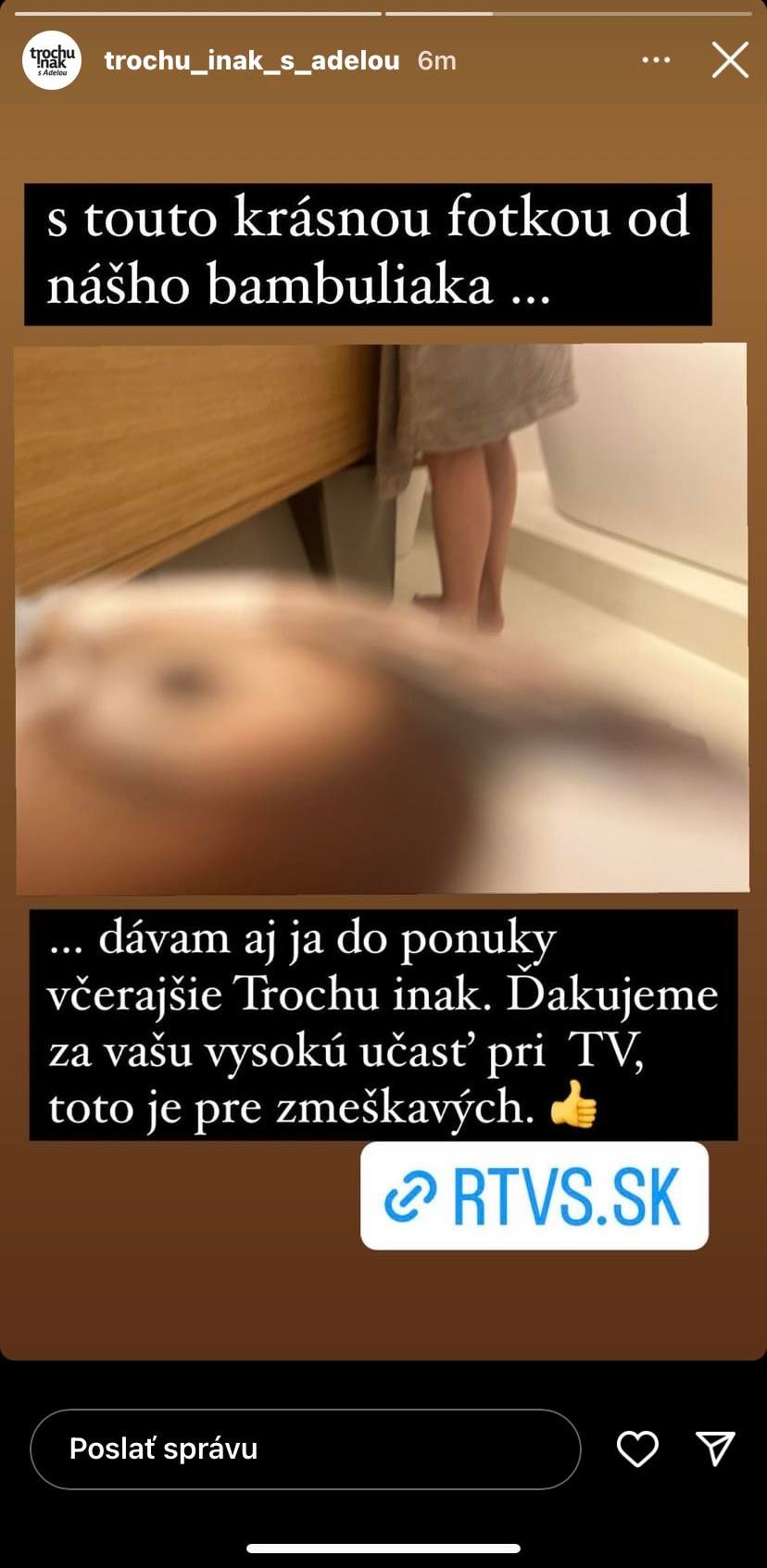 Adela fotku šikovne využila.