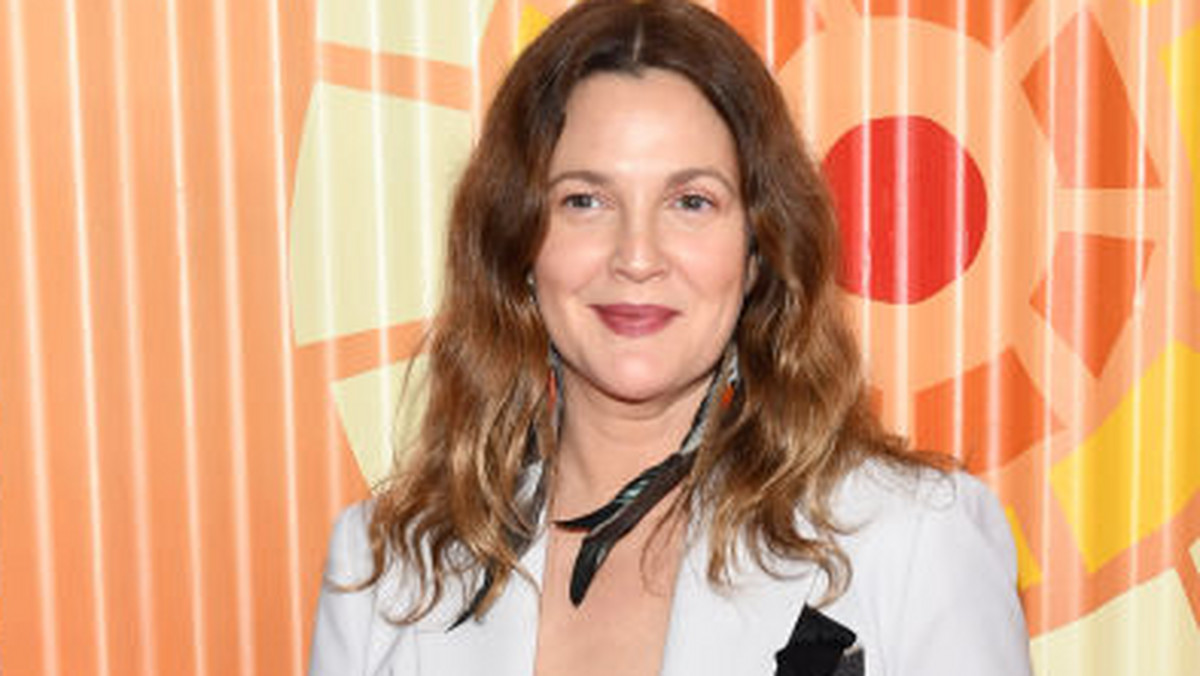 Drew Barrymore mówi, że musi ćwiczyć, żeby "nie wyglądać jak autobus" 