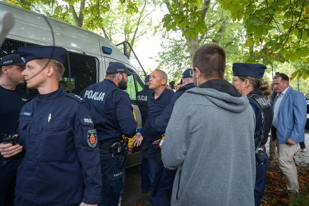 Policja w Parku Miejskim w Otwocku, gdzie odbywało się spotkanie z premierem Morawieckim. 19.09.2023 r.