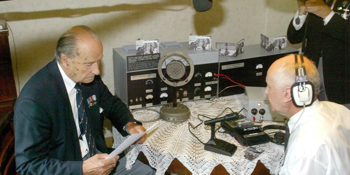 Essay na temu radio and tv 08 image