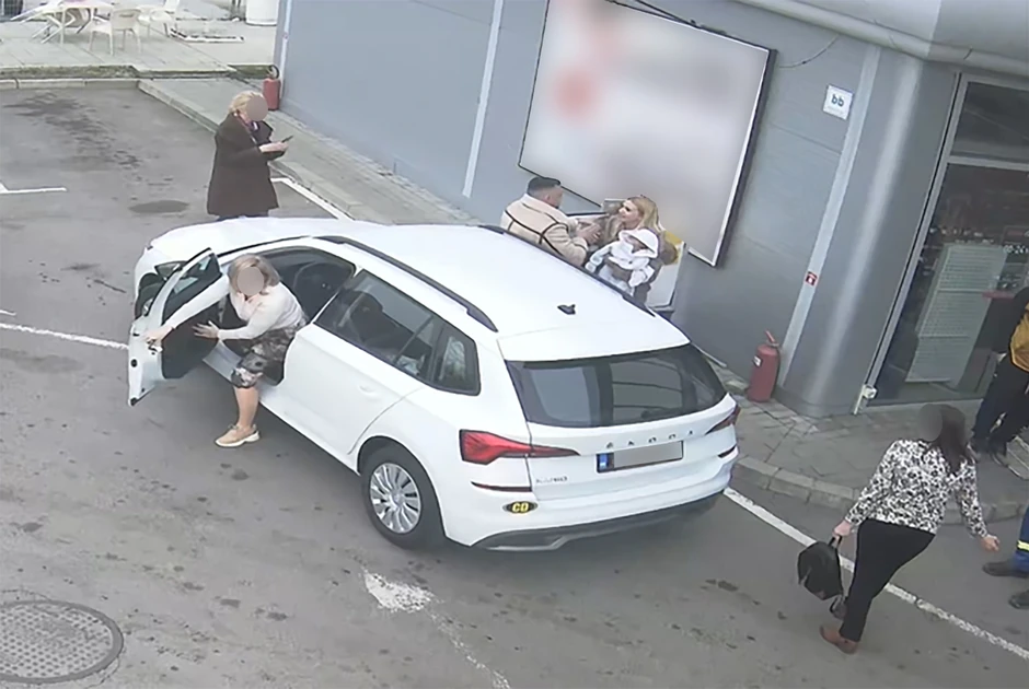 Do poslednjeg sukoba došlo je na benzinskoj pumpi dok je Jelena držala bebu u rukama