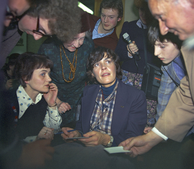 Grudzień 1978. Wanda Rutkiewicz podczas spotkania z fanami w Klubie Międzynarodowej Prasy i Książki (KMPiK, Empik)