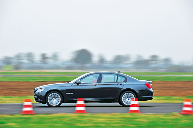 Nowe Audi A8 kontra BMW Serii 7: Który zasiądzie na tronie?