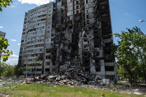 Charków, Ukraina. Zniszczony budynek przy ul. Natalii Użwii