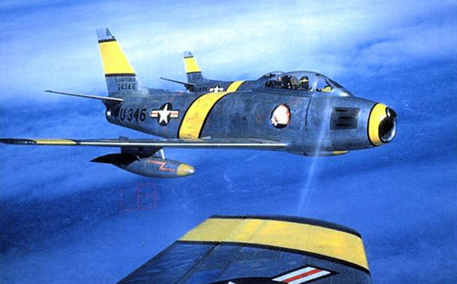 Myśliwce North American F-86 Sabre z 335. Dywizjonu Myśliwców Przechwytujących nad Koreą.