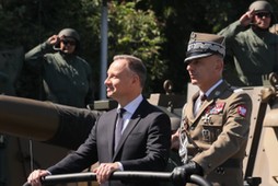 Prezydent Andrzej Duda podczas defilady w Święto Wojska Polskiego. 15.08.2023 r.