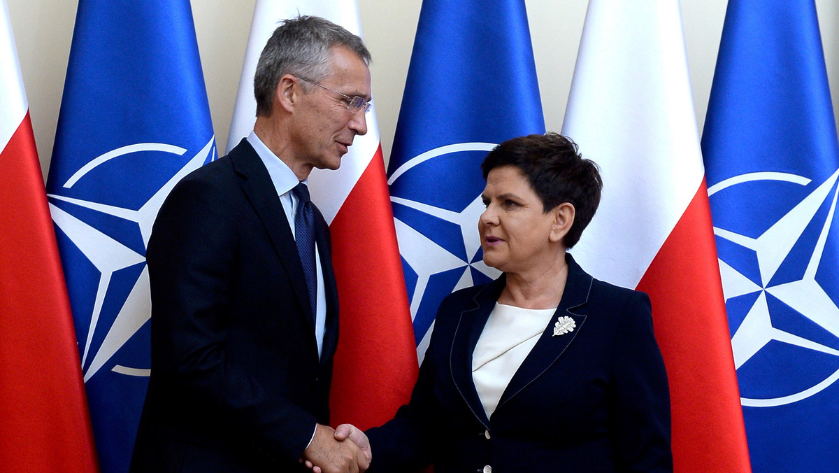 W obliczu zmian w środowisku bezpieczeństwa wspólnym interesem wszystkich sojuszników jest, by NATO zachowało jedność i sprawność działania – powiedziała dziś premier Beata Szydło po spotkaniu z szefem NATO Jensem Stoltenbergiem.