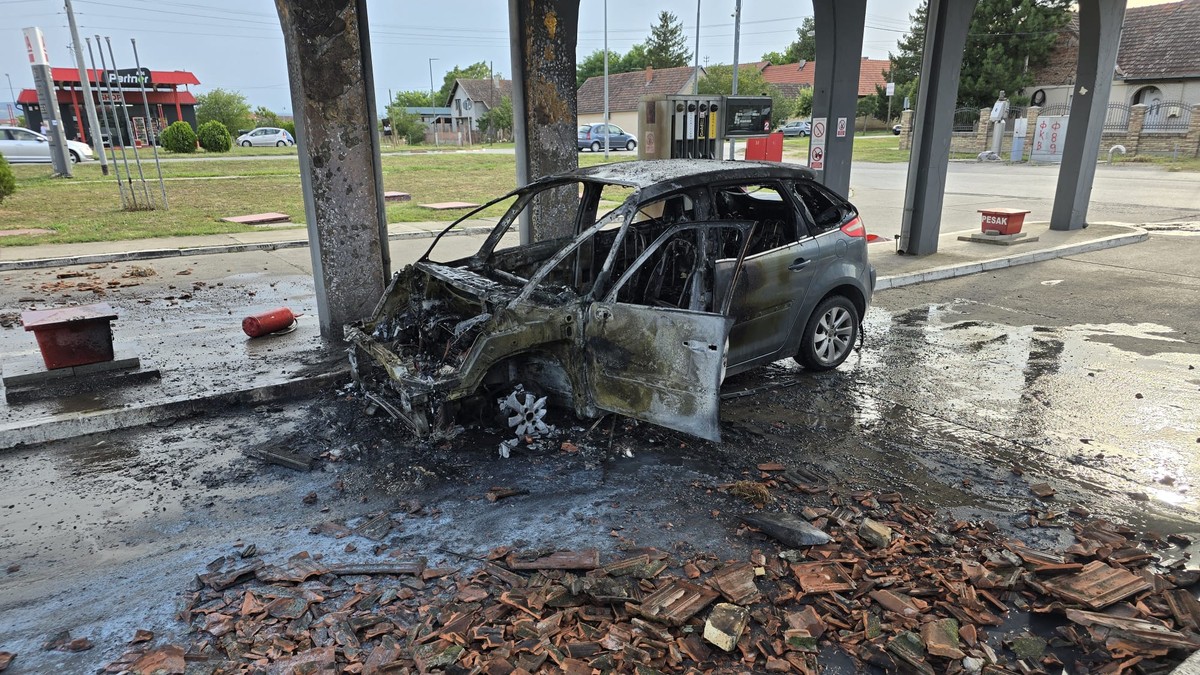 Ugašen požar na benzinskoj pumpi kod Rumenke