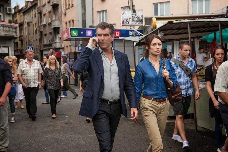 Pierce Brosnan i Olga Kurylenko w filmie 'The November Man'