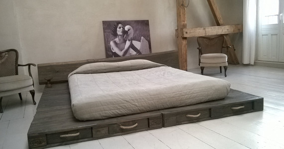 Łóżko na paletach - jak zrobić łóżko z europalet? - Dom