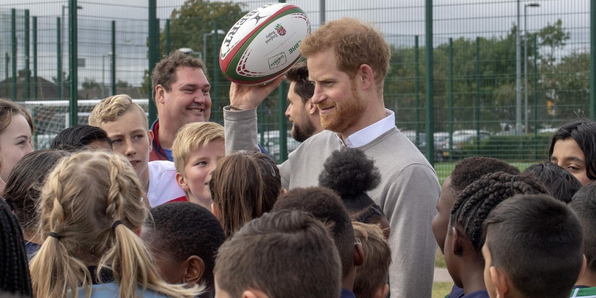 Książę Harry i zawodniczki Rugby