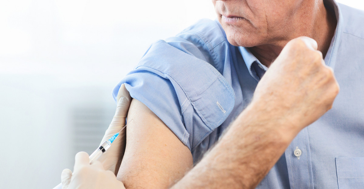 Udary u seniorów szczepionych przeciw COVID-19. CDC bada sprawę
