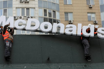 McDonald's opuszcza Kazachstan. Problemy z dostawami mięsa z Rosji 