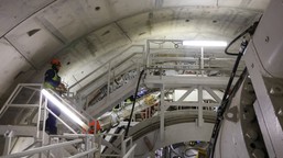 gigantyczny tunel pod łodzią. wiertarka ruszyła i zaraz stanęła. co dalej?