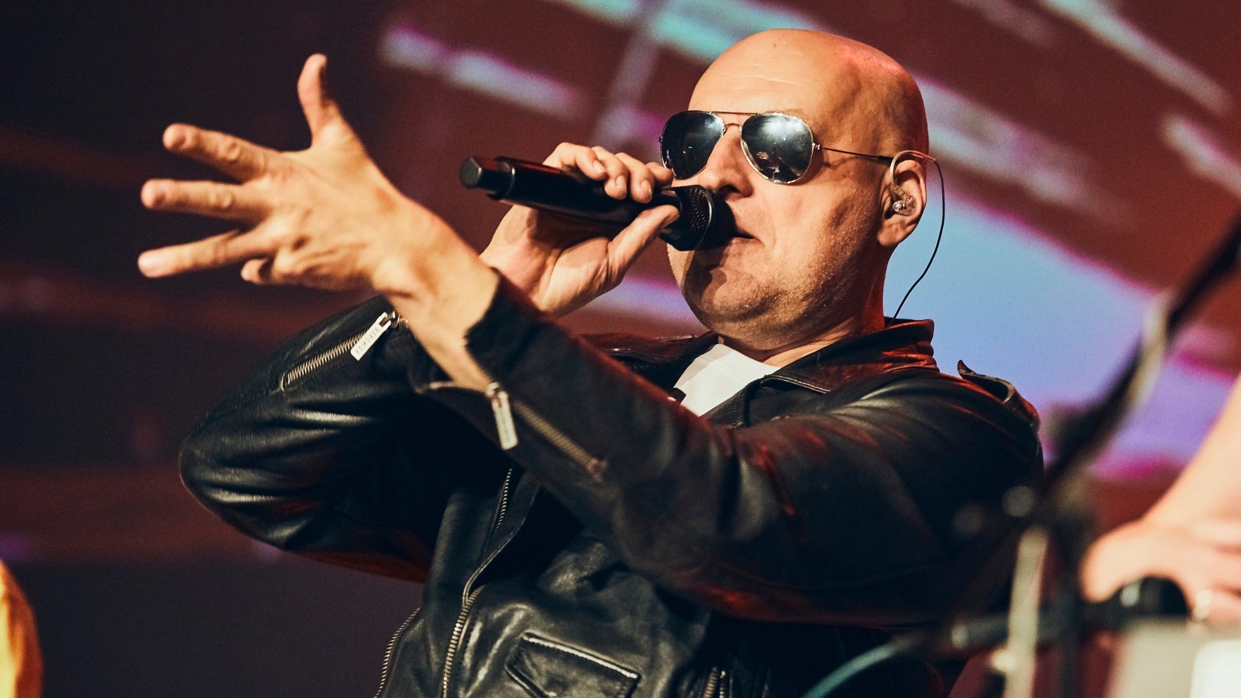 Český spevák, skladateľ, frontman skupiny Tři sestry Lou Fanánek Hagen, vlastným menom František Moravec.
