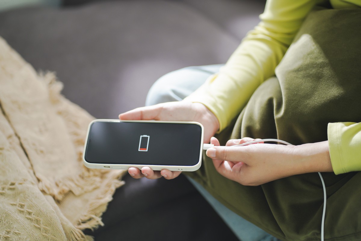 Ładowanie telefonu przez całą noc powoduje szybsze zużycie baterii