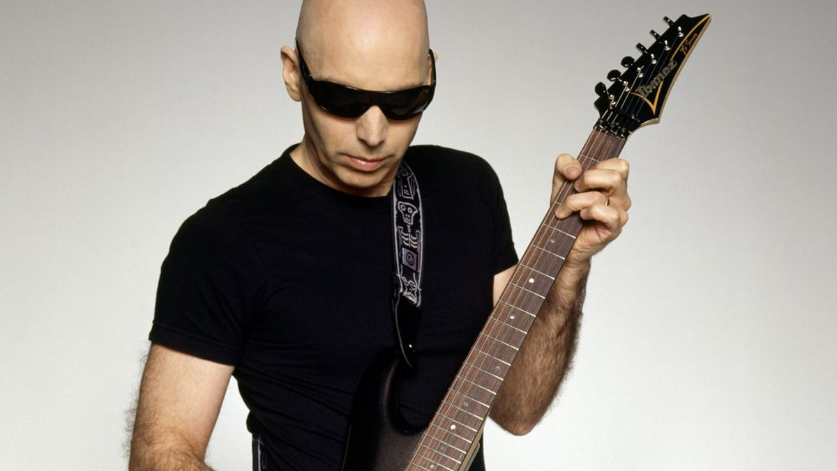 Na kilka dni przed premierą, Joe Satriani udostępnił w sieci nowy album "Unstoppable Momentum".