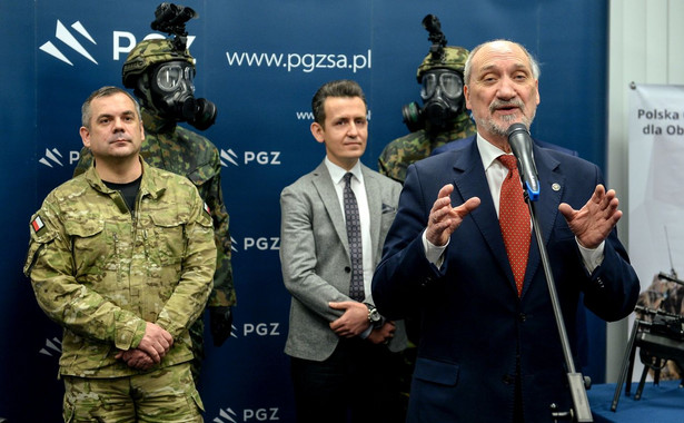 Macierewicz wymienia "architektów złej zmiany" w wojsku: Gen. Koziej, Siemoniak...