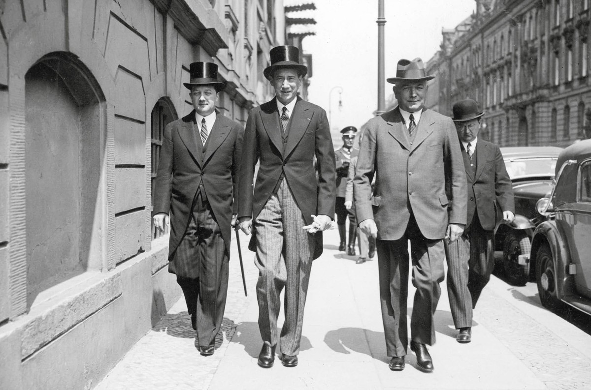 Minister spraw zagranicznych Polski Józef Beck (w środku), szef dyplomacji Niemiec Konstantin von Neurath (z prawej) i ambasador Polski w Niemczech Józef Lipski (z lewej). Berlin, lipiec 1935 r.