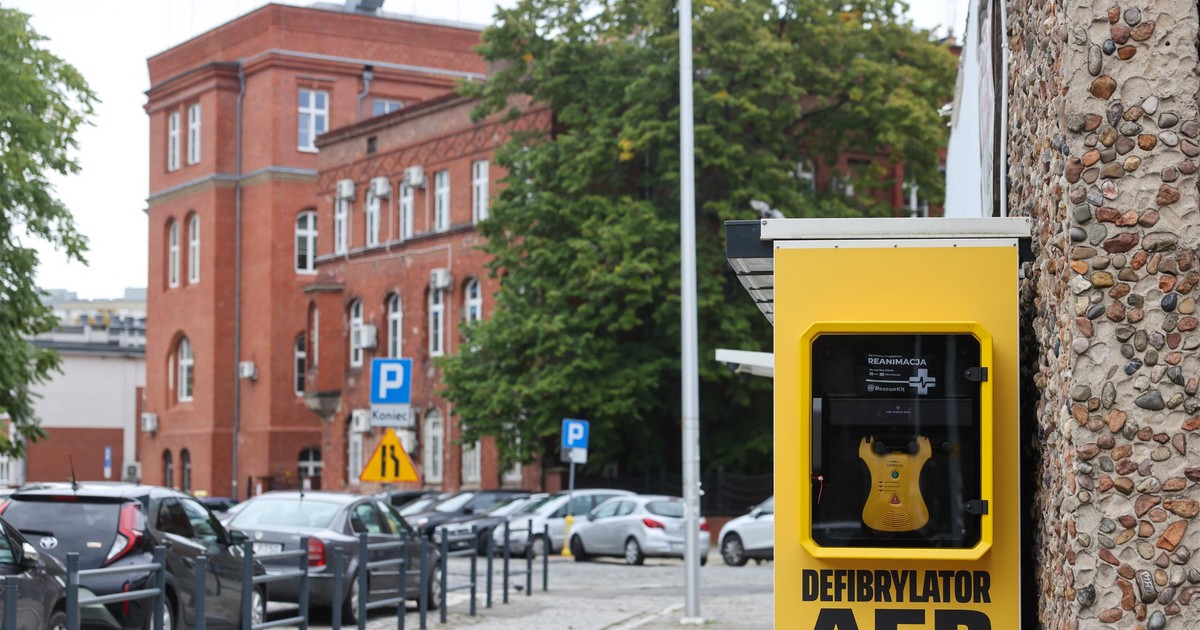 Na wrocławskich paczkomatach są urządzenia ratujące życie