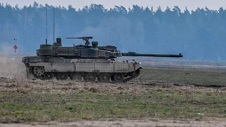 Czołg K2 w służbie w 20. Bartoszyckiej Brygadzie Zmechanizowanej w trakcie ćwiczeń.