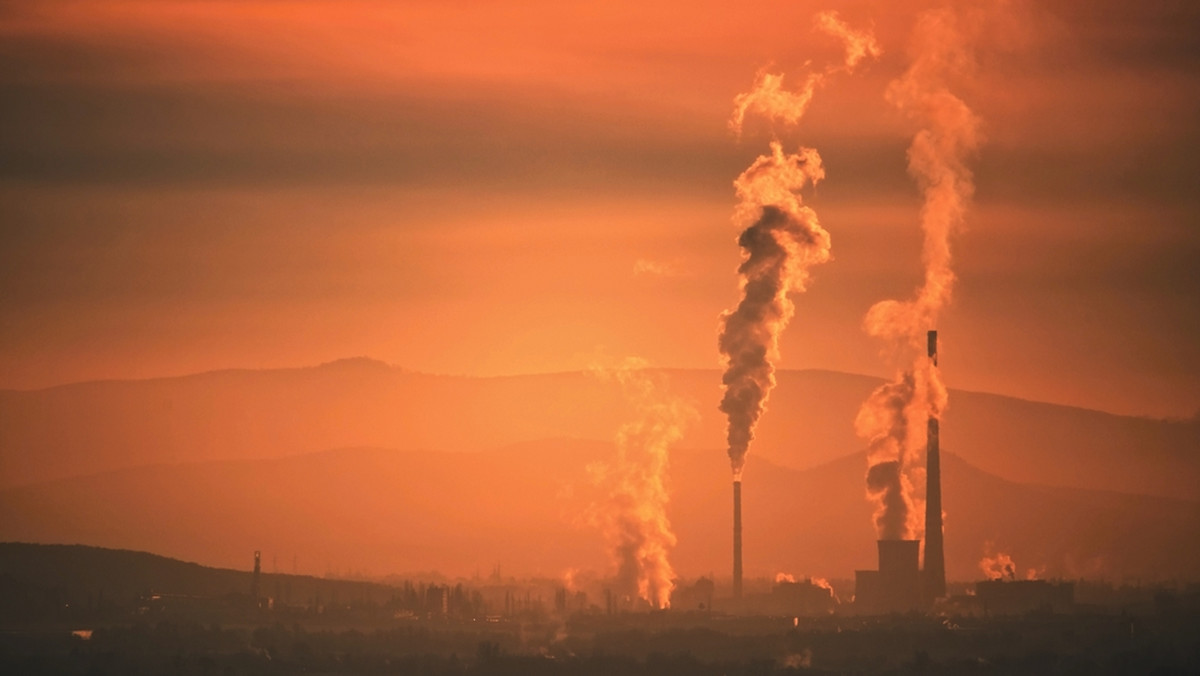 Według obliczeń National Oceanic and Atmospheric Administration (NOAA) poziom dwutlenku węgla (CO2) i metanu w atmosferze w 2020 r. nadal wzrastał i osiągnął najwyższy poziom od 3,6 mln lat. Bariera została przełamana, pomimo że zakładano zmniejszenie się spodziewanych emisji spowodowanych pandemią COVID-19 - informuje CBS News.