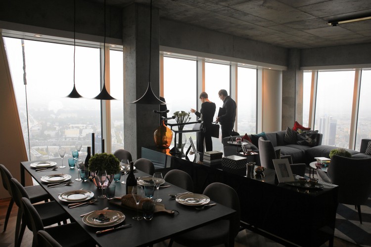 Złota 44, wnętrza w apartamentowcu Libenskinda (5)