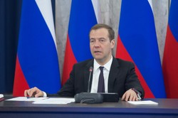 "Dziwny Brytyjczyk, czystej krwi Szkop i dziadek Demencja". Miedwiediew uderza w światowych liderów