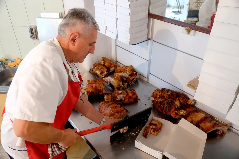 S obzirom na skok cene žive vage, za uskršnju trpezu isplativija je kupovina mesa u trgovinama ili gotovog pečenja