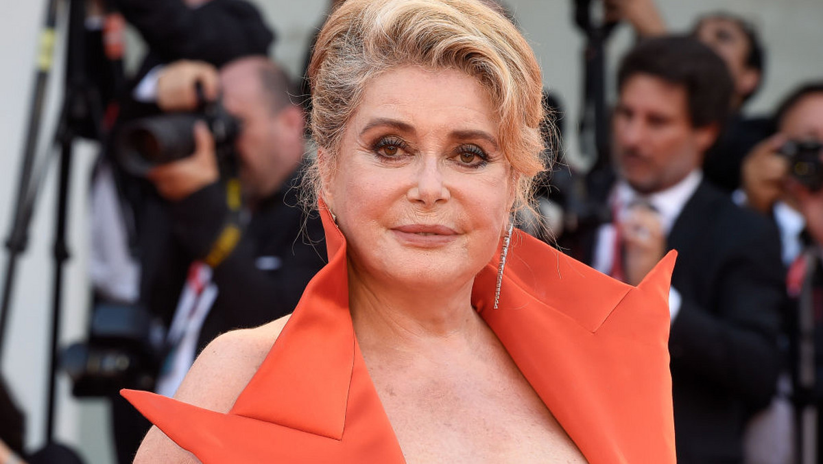 Catherine Deneuve, dwa tygodnie po tym, jak przeszła udar, nadal przebywa w szpitalu w Paryżu. Czuje się już lepiej, ale nadal dochodzi do siebie - poinformował jej menedżer.