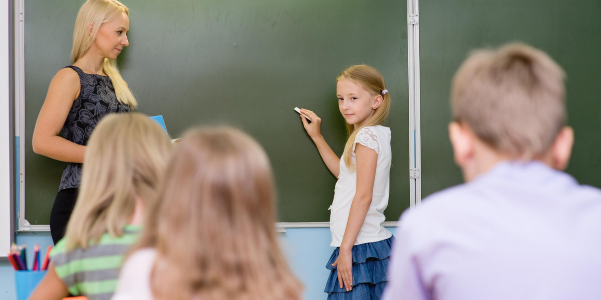 Większość polskich uczniów spożywa zbyt mało płynów